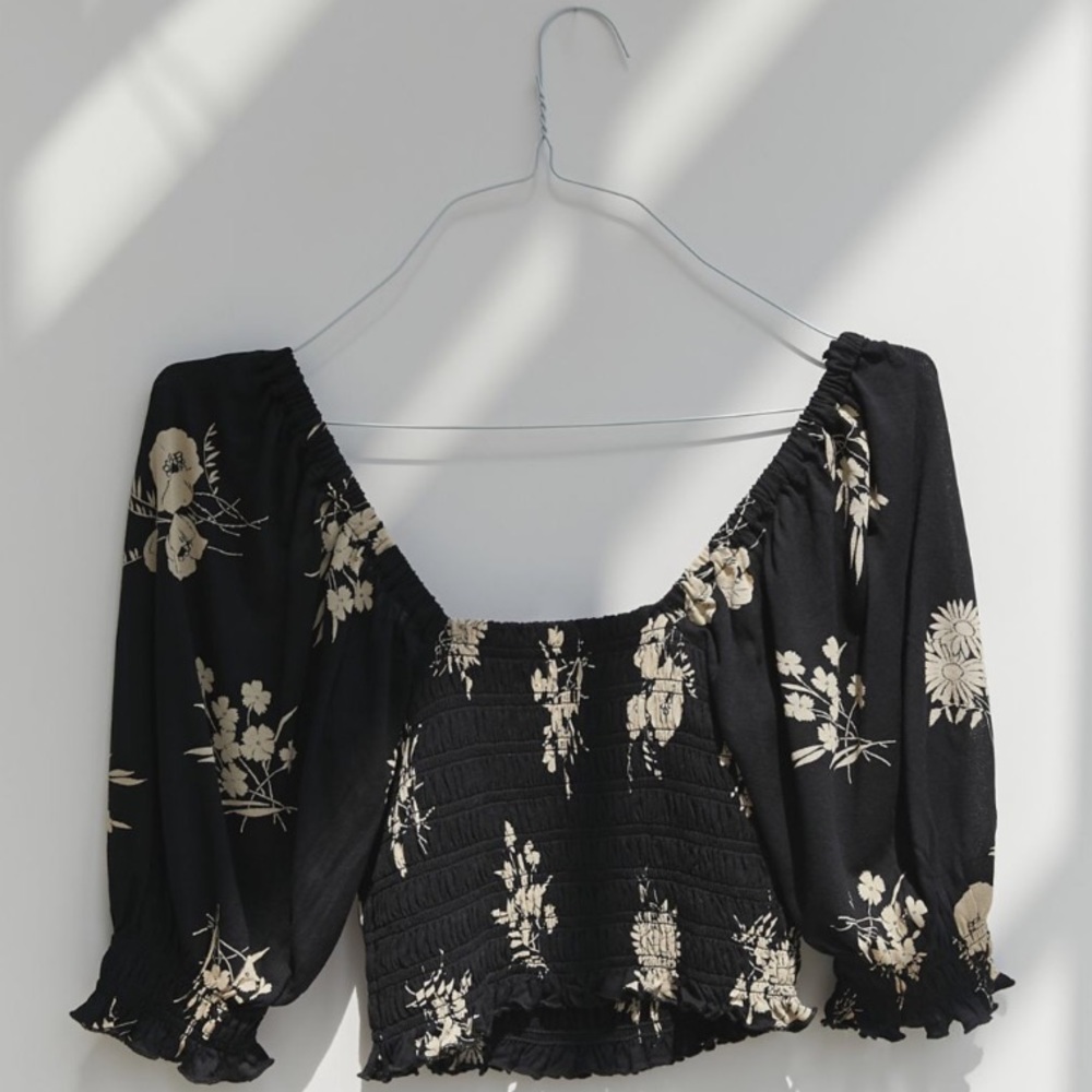 NWT Urban Outfitters Top Floral Crop reformation ribbed y2k stretchy black - Picture 2 of 4